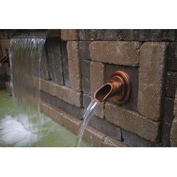 Wall Spout Circle Copper na mozaice kamiennej od boku