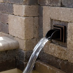 Wylewka Wall Spout Square Bronze Oase-84177 pokazana od boku