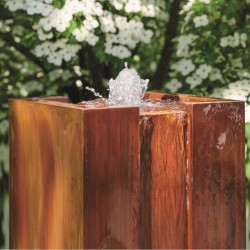 Oase-88427 Fontanna ogrodowa wśród kwitnących drzew wiśni